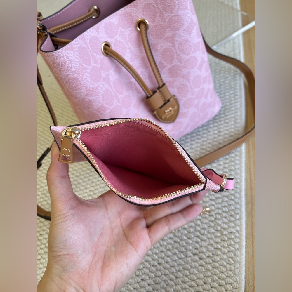 Coach Pink Crossbody Bag
Size: 21cm - Picture 5 of 8